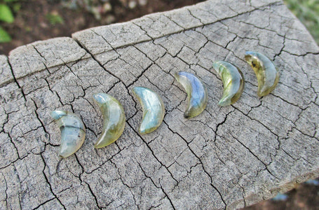 Custom Labradorite Crescent Moon Ring - Made to Order - Gem & Tonik