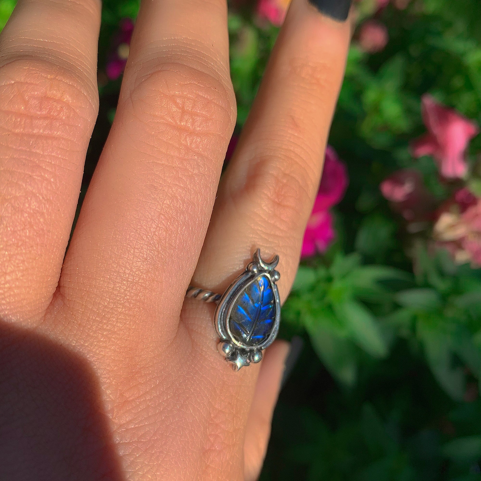 Labradorite Leaf Ring - Size 7 - Sterling Silver - Leaf Labradorite Ring - Blue Labradorite Crescent Moon Ring - Labradorite Star Jewelry