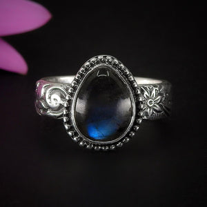 Labradorite Ring - Size 5 1/2 - Sterling Silver - Teardrop Blue Labradorite Ring - Thick Band Labradorite Jewellery - Floral Ring Band OOAK