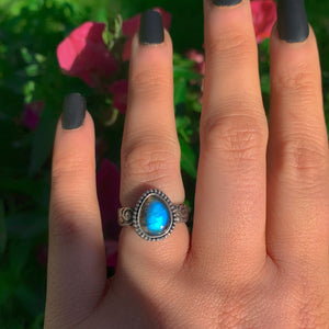 Labradorite Ring - Size 5 1/2 - Sterling Silver - Teardrop Blue Labradorite Ring - Thick Band Labradorite Jewellery - Floral Ring Band OOAK
